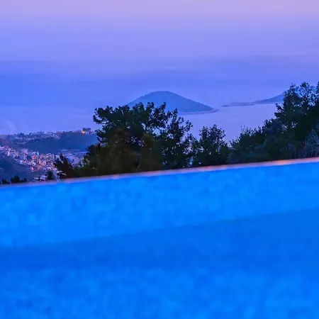 Schoene Mit Pool, Blick Auf Und Tal Kalkan