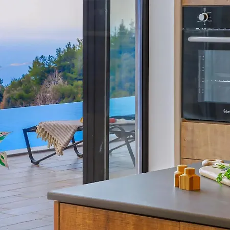 Schoene Mit Pool, Blick Auf Und Tal Kalkan